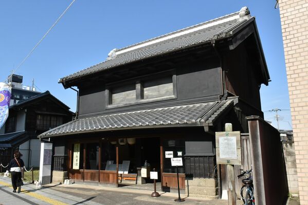 市が９月末での閉館を明らかにした「とちぎ歌麿館」
