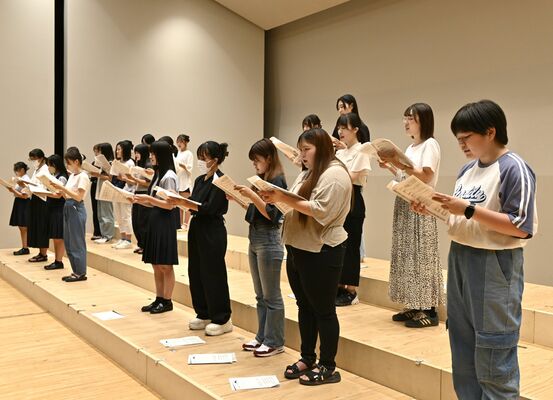 本番に向けて練習に励む団員たち