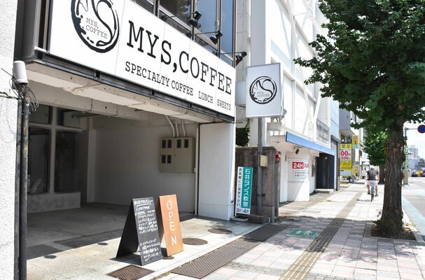 いちょう通り沿いにある店舗の外観