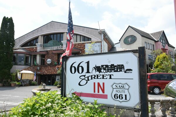 米国風のショッピングパーク「661STREET」＝那須町