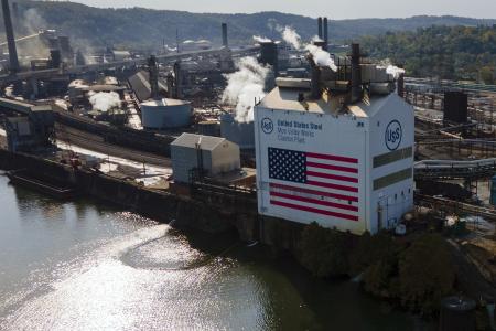 　米ペンシルベニア州にあるＵＳスチールの工場＝２０２４年１０月（ＡＰ＝共同）
