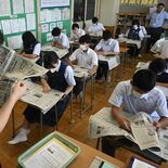 下野市で新聞に親しむ授業　読解力向上、社会への関心も　12小中学校で