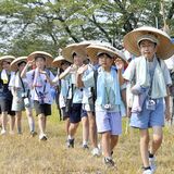 小学生が100キロ徒歩の旅　真岡でスタート、５日かけ１市４町の道のり　高校生や大学生がサポート