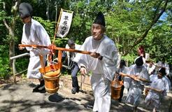和歌山・白浜、温泉神社で献湯祭