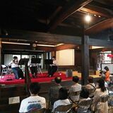 「月見飾り」に優しい音色　栃木の戸長屋敷で演奏会