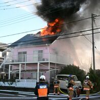 那須塩原の住宅で火災　２階から炎と煙