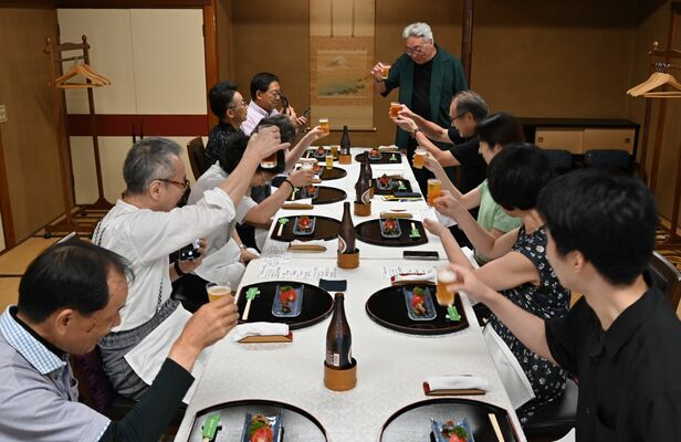 料理を楽しむ会員