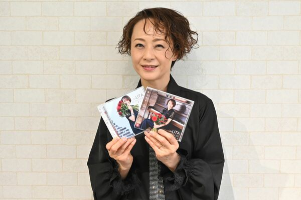 「新アルバムのオリジナル楽曲にぜひ注目してほしい」とほほ笑む歌心りえ=東京都内