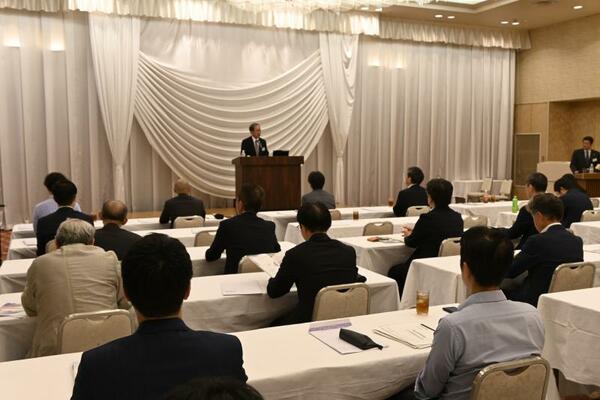 事業承継支援について意見交換した金融機関連携懇談会＝７日午後、宇都宮市