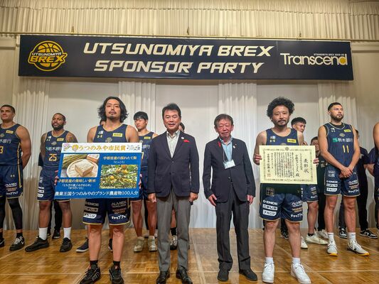 うつのみや市民賞を授与された宇都宮ブレックス（ⓒＴＯＣＨＩＧＩ　ＢＲＥＸ　ＩＮＣ．）