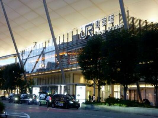 　東京駅八重洲口の夕景＝東京都千代田区