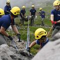 崖からの滑落を想定し…　那須で山岳救助訓練　紅葉シーズンに備え