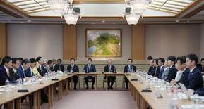 正副議長、皇族数確保策を協議