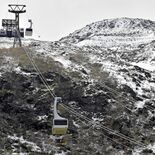 那須岳で積雪５センチ「GW中は半袖でいられたのに…まるで別世界」、日光…