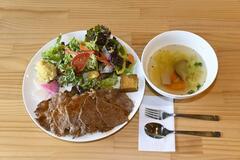 【食べた？】ニンニク利かせた母の味　ヤシオポークＢＢＱプレート　ファーマーズテーブル６１８（矢板）