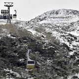 那須岳で積雪５センチ「GW中は半袖でいられたのに…まるで別世界」、日光・男体山でも