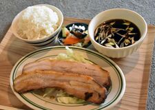 【食べた？】箸ですっと切れる豚ばら　Ｂ定食　中華そば おおの（大田原）