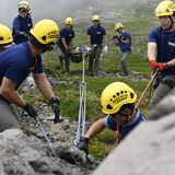 崖からの滑落を想定し…　那須で山岳救助訓練　紅葉シーズンに備え