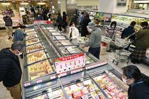 年末の買い出しにぎわう