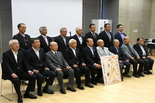 各宿場の観光関係者に御宿場印が贈られた寄贈式