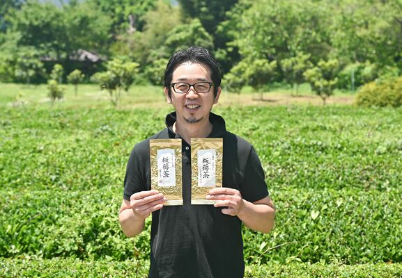 板荷茶の復興に取り組む福田さん
