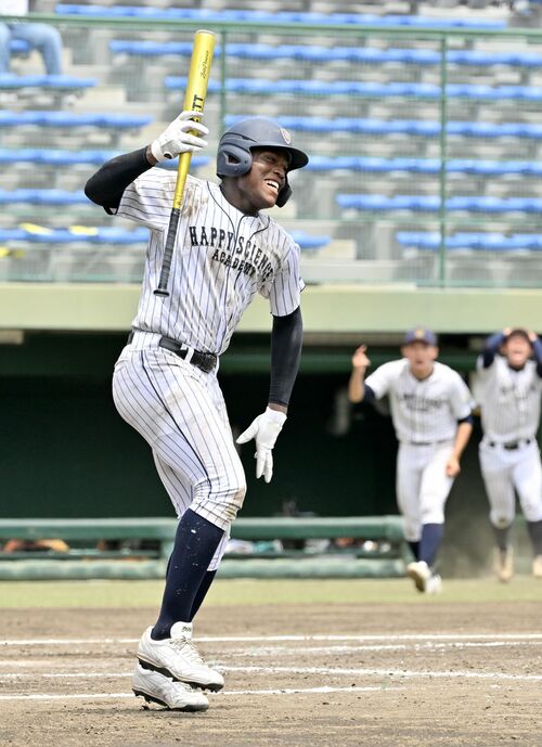 延長11回タイブレーク、幸福のエミールがサヨナラ満塁本塁打を放つ=エイジェックスタジアム、磯真奈美撮影