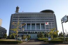 観光バスが駐車場で炎上、岐阜