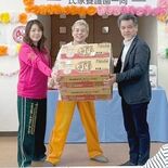 神取忍さん、さくらの児童養護施設に来訪　食材寄付、腕相撲などで交流