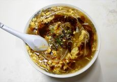 【食べた？】暑い季節、食欲そそられ　酸辣湯麺　あわじ食堂（日光）