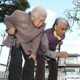 1945年４月12日　白昼の空襲 必死に逃げ　福島・郡山の須釜千代さん（95）伊東嘉子さん　（95）　亡き友思い悲惨さ伝える