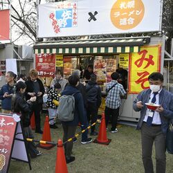 小山で「最強ラーメン祭」開幕 全国の有名店集結、初日から行列 19日まで毎週金土日 28日から桜まつりも