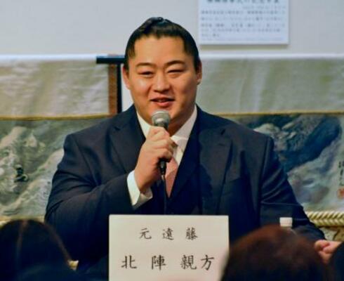 　トークイベントに臨んだ元小結遠藤の北陣親方＝１７日、両国国技館