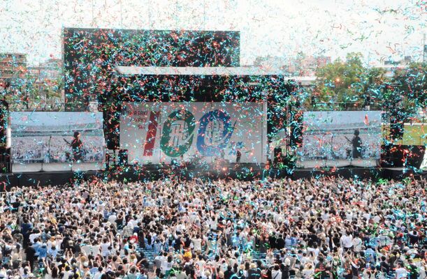 今年市制１００周年を迎えた川崎市では７月１日の市制記念日に合わせて盛大なイベントが行われた＝川崎市中原区の等々力球場
