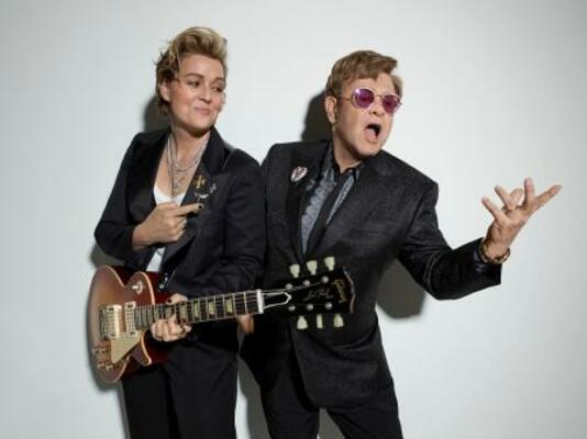 　ブランディ・カーライル（左）とエルトン・ジョン（Ｐｈｏｔｏ　ｂｙ　Ｐｅｇｇｙ　Ｓｉｒｏｔａ）