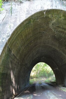アーチが美しい行田川拱橋