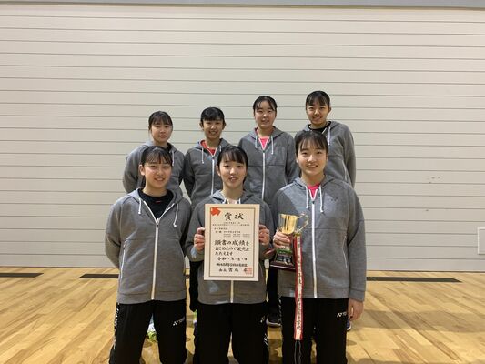 バドミントン女子優勝の作新
