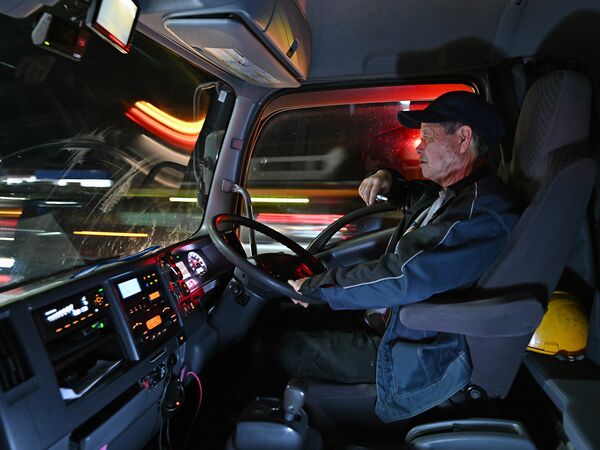 運転が好き、身体続く限り　「経済の血液」 物流支えるトラックドライバー　体に染みこんだ夜のリズム
