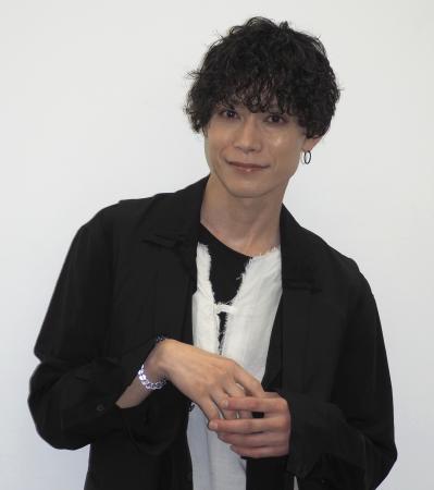 舞台での活躍も多い玉城裕規。「映像作品は完成形を自分で見られるのがお得な感じで、うれしい」