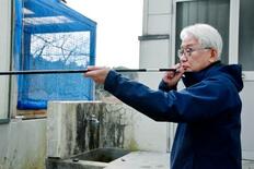 「麻酔吹き矢」で市街地クマ捕獲