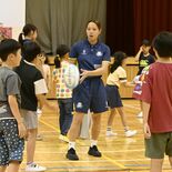 トライ、決めたよ! 宇都宮・宮の原小児童がラグビー体験 女子7人制日本…