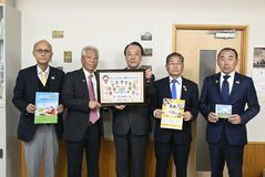 新１年生に給食用マット