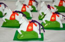 干支「午」の土鈴で迎春ムード