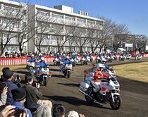 勇壮に行進　県警が年頭視閲式