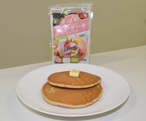 新商品のそば粉を使用したパンケーキミックス＝上三川町