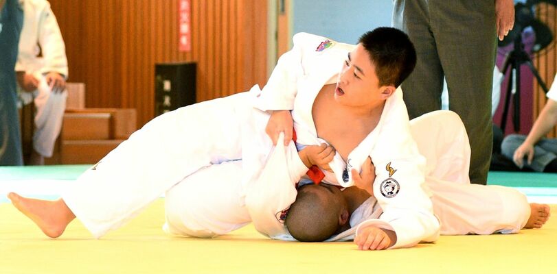 ６年重量　県南・吉葉（未来塾）－芳賀・荒井（益子）決勝　吉葉が払い腰で一本勝ち