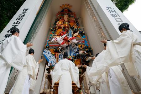 博多祇園山笠、7月1日開幕 山車に神様招く「御神入れ」営む｜全国の