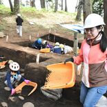 気分は考古学者　大田原の上侍塚古墳で“どき土器わく湧く”発掘体験