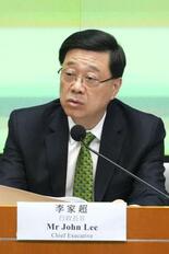 香港、中国人労働者の規制強化