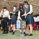 壬生高生が模擬選挙で投票体験　知事選控え、初の全校生徒対象　県選管など…