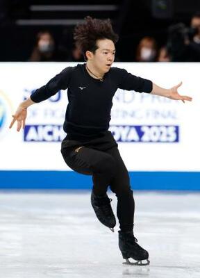 公式練習で調整する鍵山優真=IGアリーナ